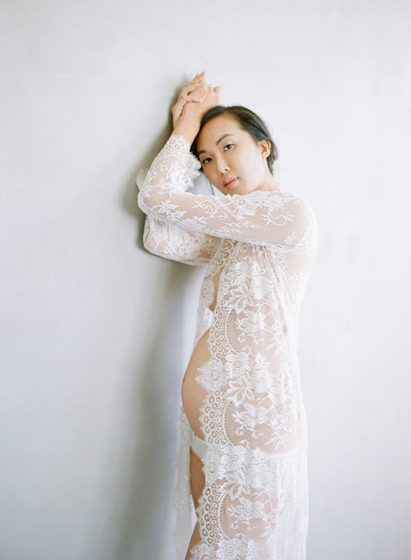 A Breathtaking Maternity Session by Elizabeth Messina