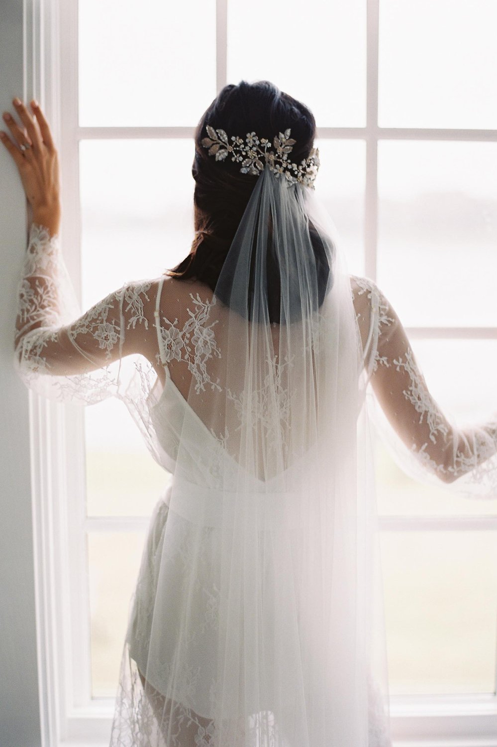 Camellia lace robe in Black