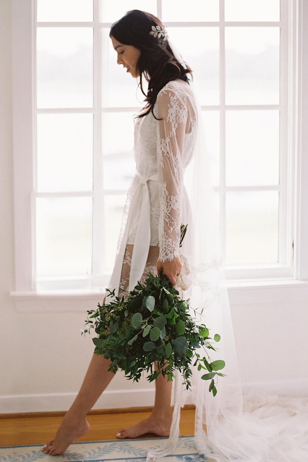 Camellia lace robe in Black