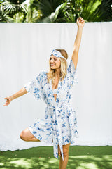 Botanical love Flounce robe in Blue floral