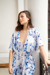 Botanical love Flounce robe in Blue floral
