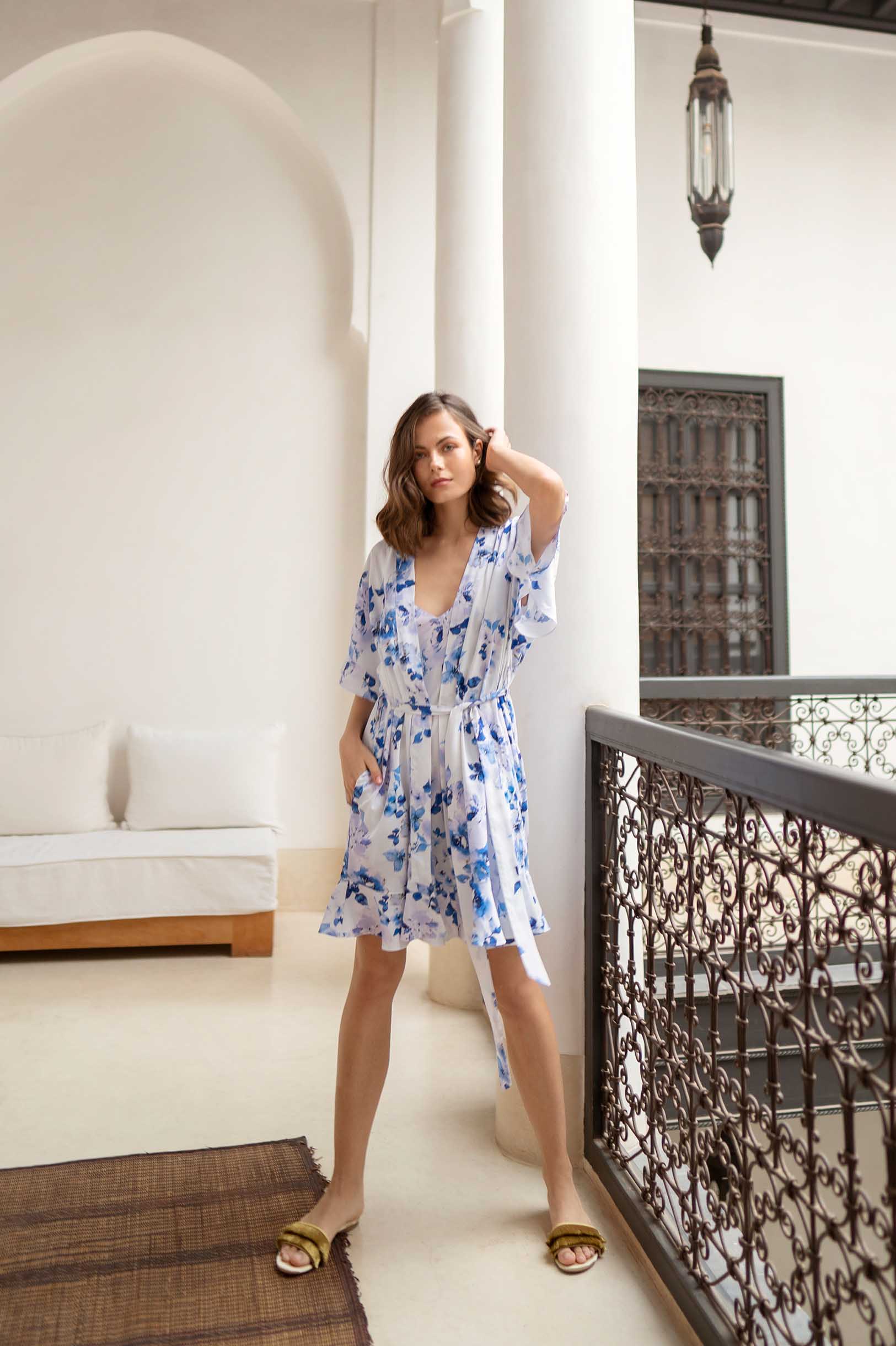 Botanical love Flounce robe in Blue floral