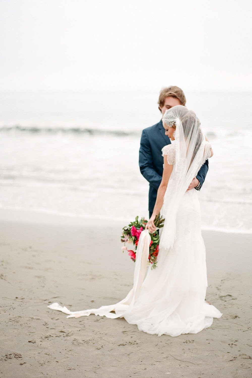 Mar Scalloped French Lace Juliet Veil in Ivory silk tulle