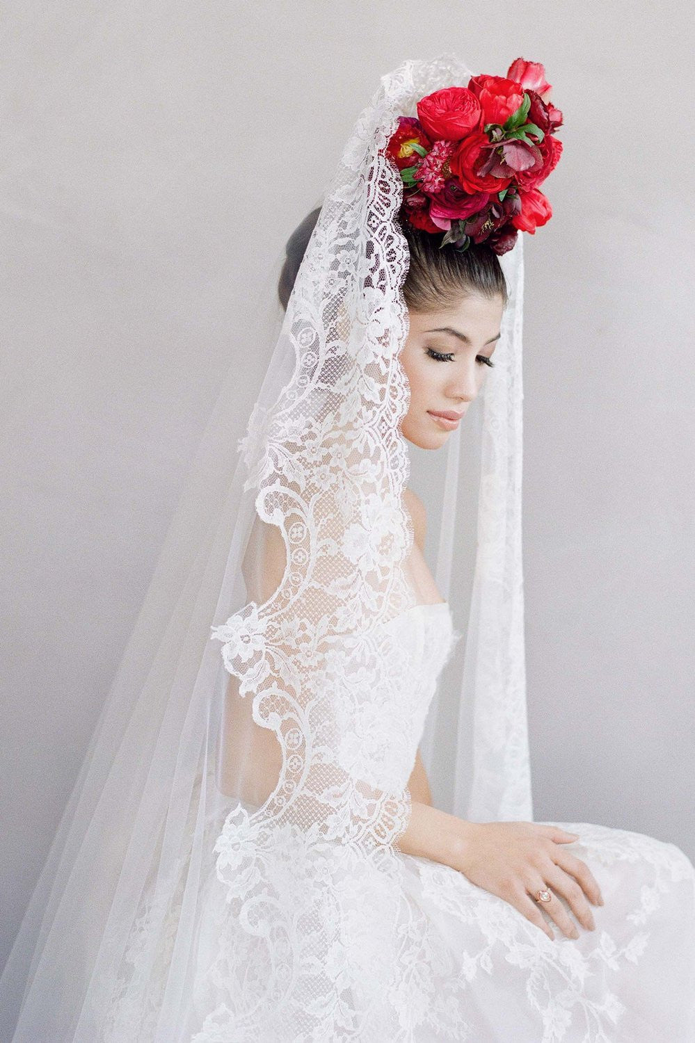 Madrid French lace mantilla veil in Ivory
