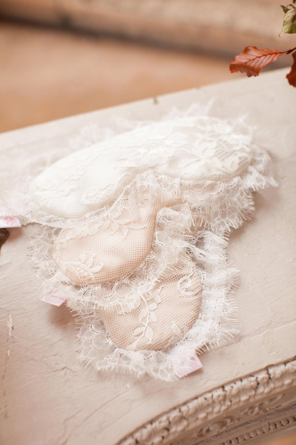 SWAN QUEEN LACE & SILK SLEEP EYE MASK