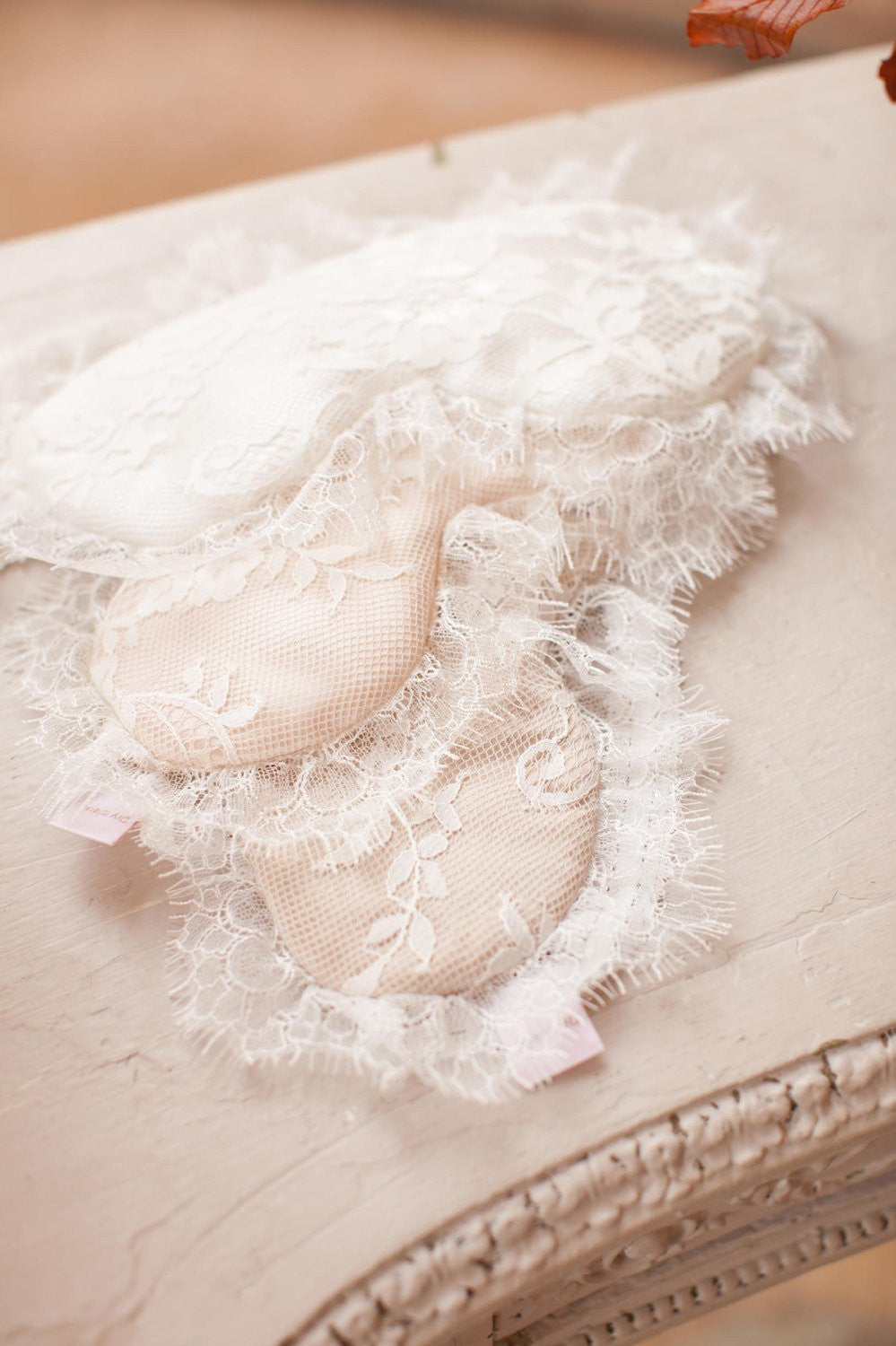 SWAN QUEEN LACE & SILK SLEEP EYE MASK