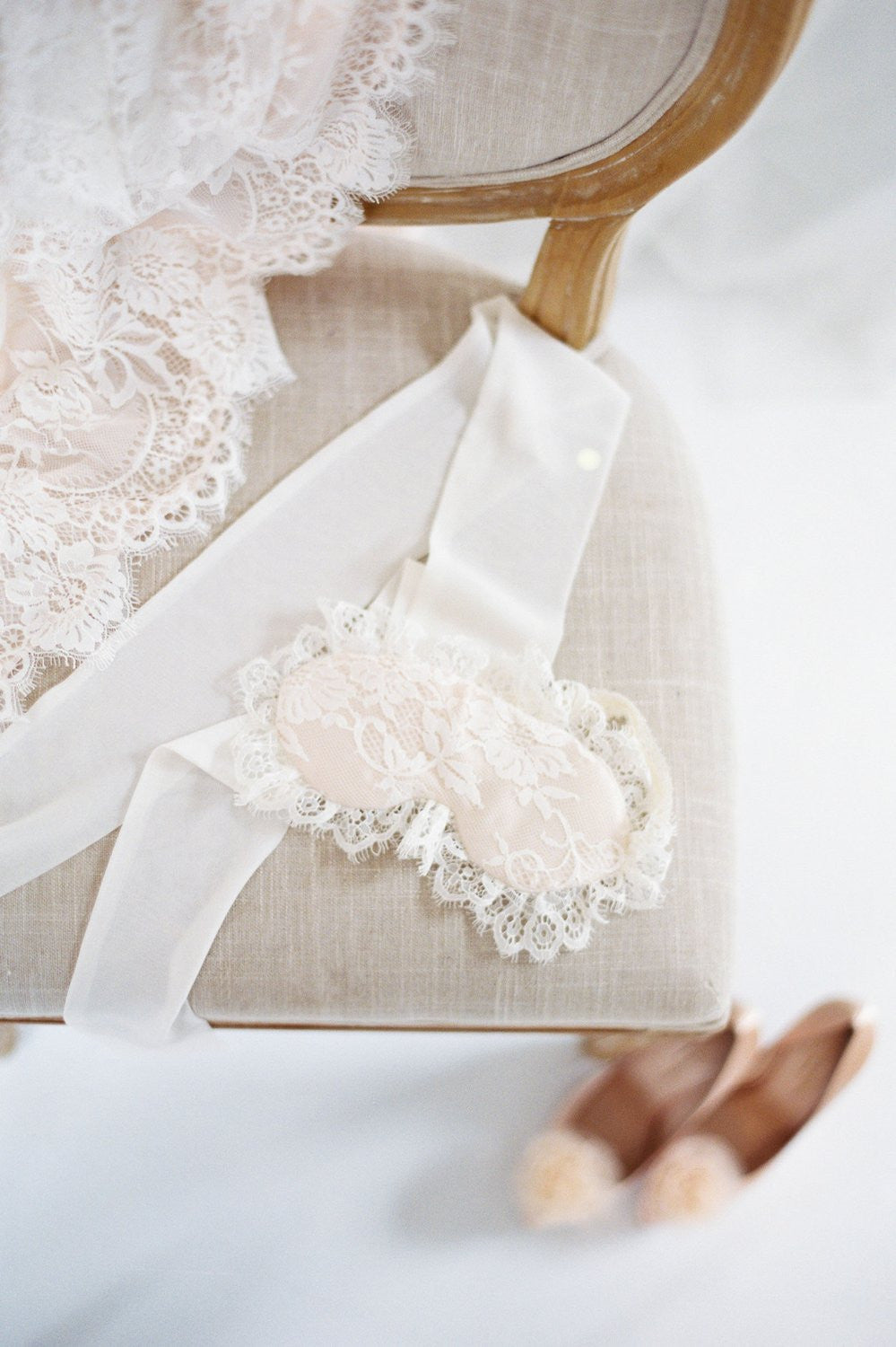 SWAN QUEEN LACE & SILK SLEEP EYE MASK
