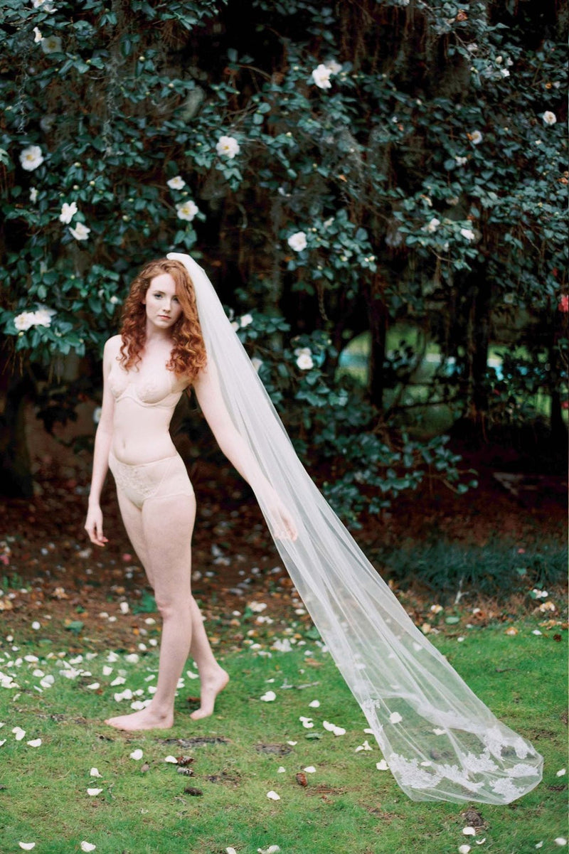 ELIZA TULLE AND FRENCH LACE BRIDAL VEIL IN IVORY