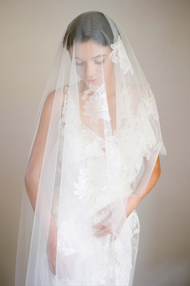 FLOATING ROSES FRENCH LACE CIRCLE VEIL IN IVORY