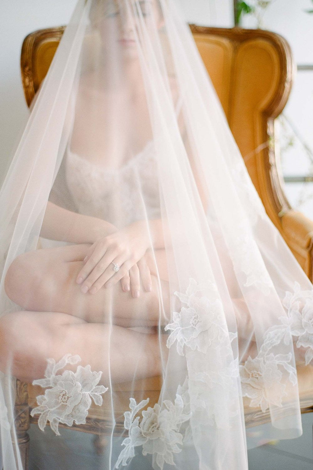 FLOATING ROSES FRENCH LACE CIRCLE VEIL IN IVORY