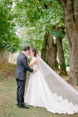 Lush Alencon French Lace One Tier Veil