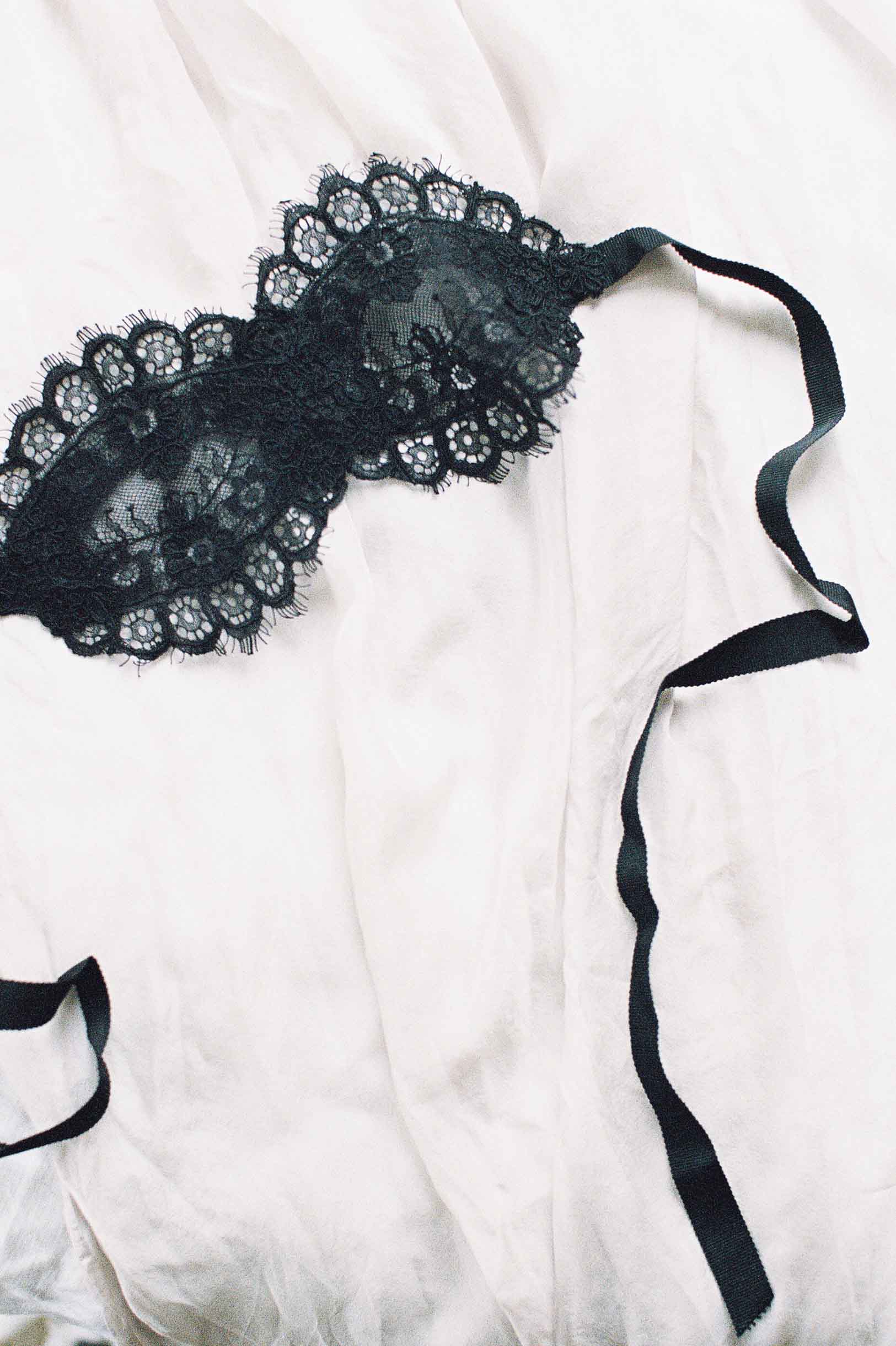 Rayna Alencon Lace Blindfold Venetian Eye Mask in black