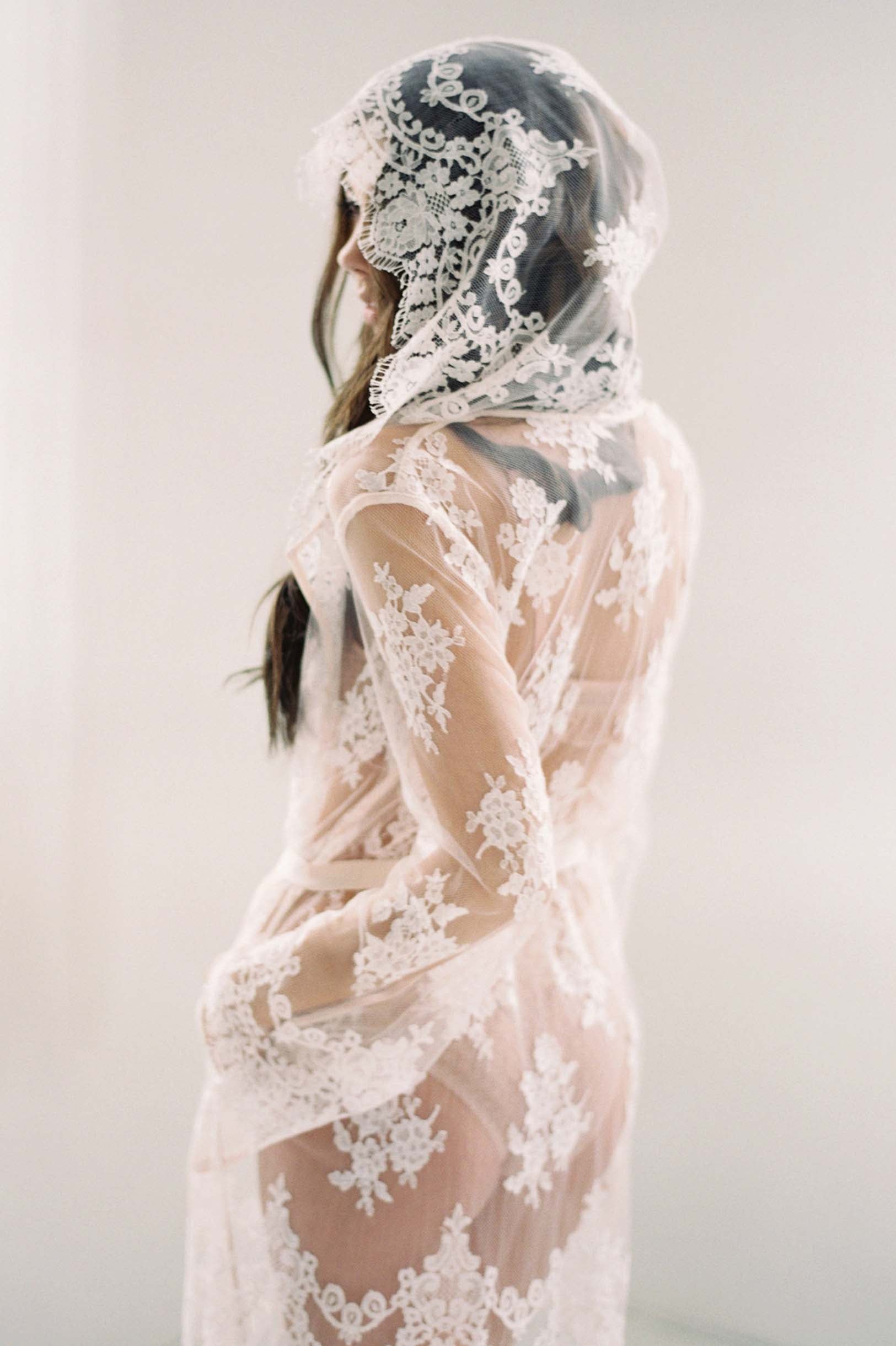 Stella Hooded French lace robe in Ivory