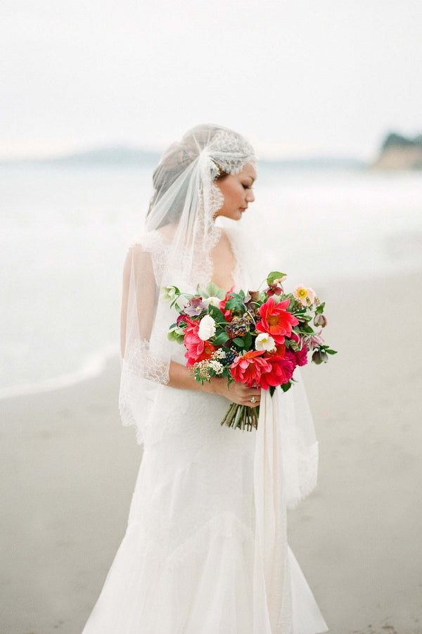 Mar Scalloped French Lace Juliet Veil in Ivory silk tulle